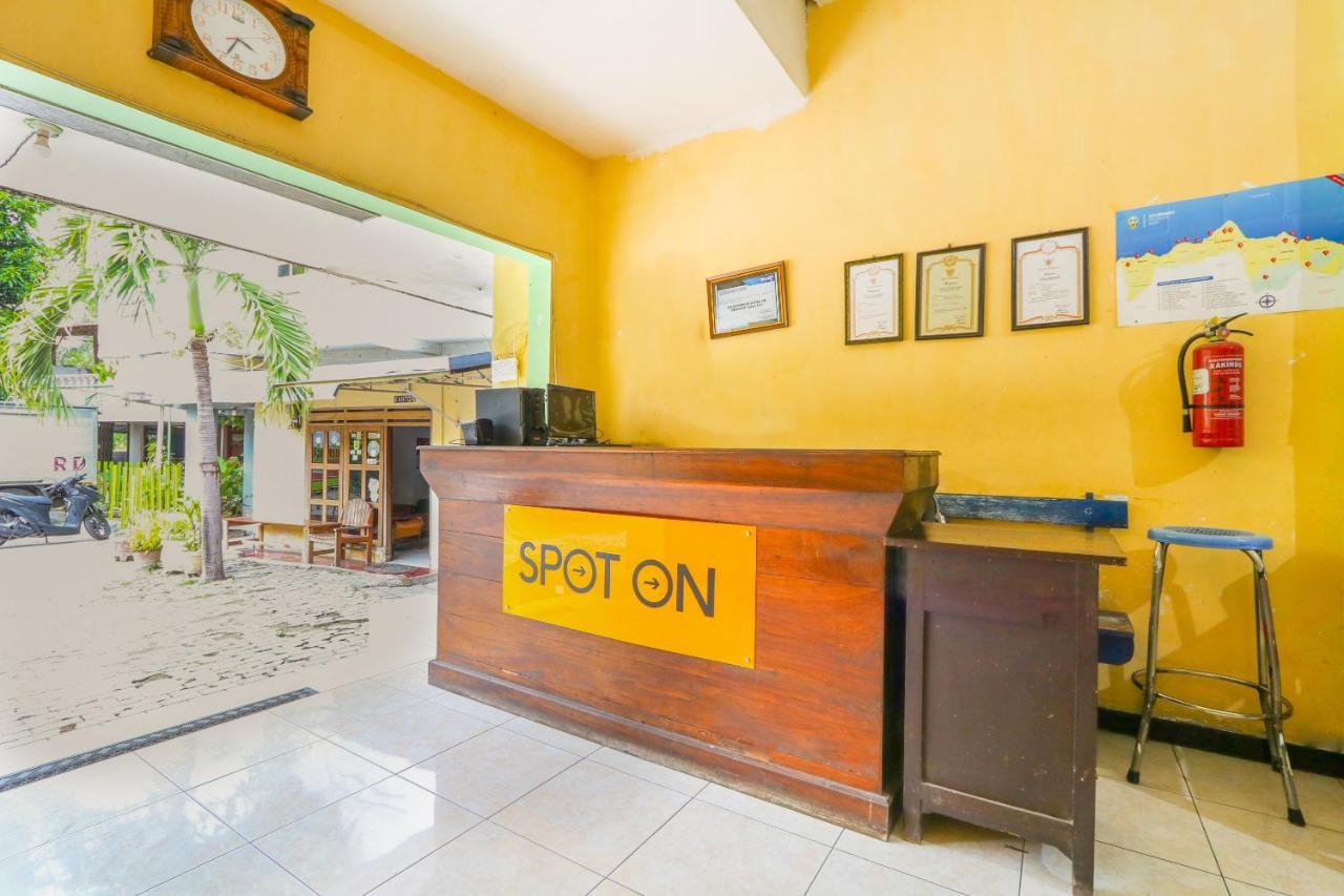 Spot On 2422 Hotel Moga Sari Situbondo Exterior photo