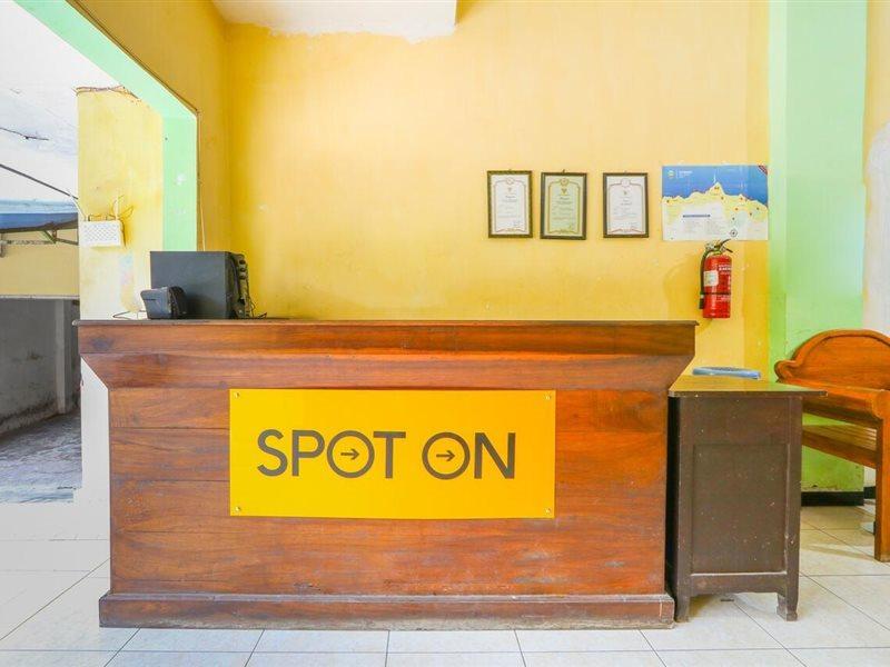 Spot On 2422 Hotel Moga Sari Situbondo Exterior photo